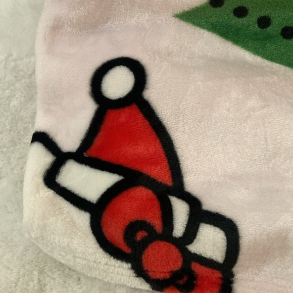 Hello Kitty Christmas Throw Blanket - Picture 4 of 7